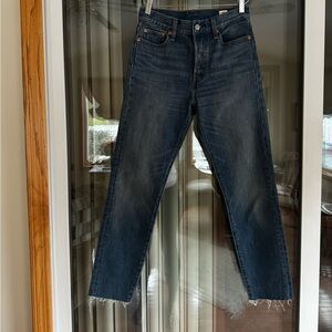 listing-status-banner